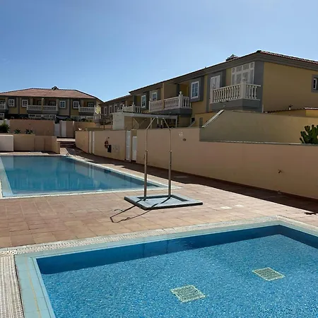 Сasa de vacaciones Oceanfront Oasis By The Sands In